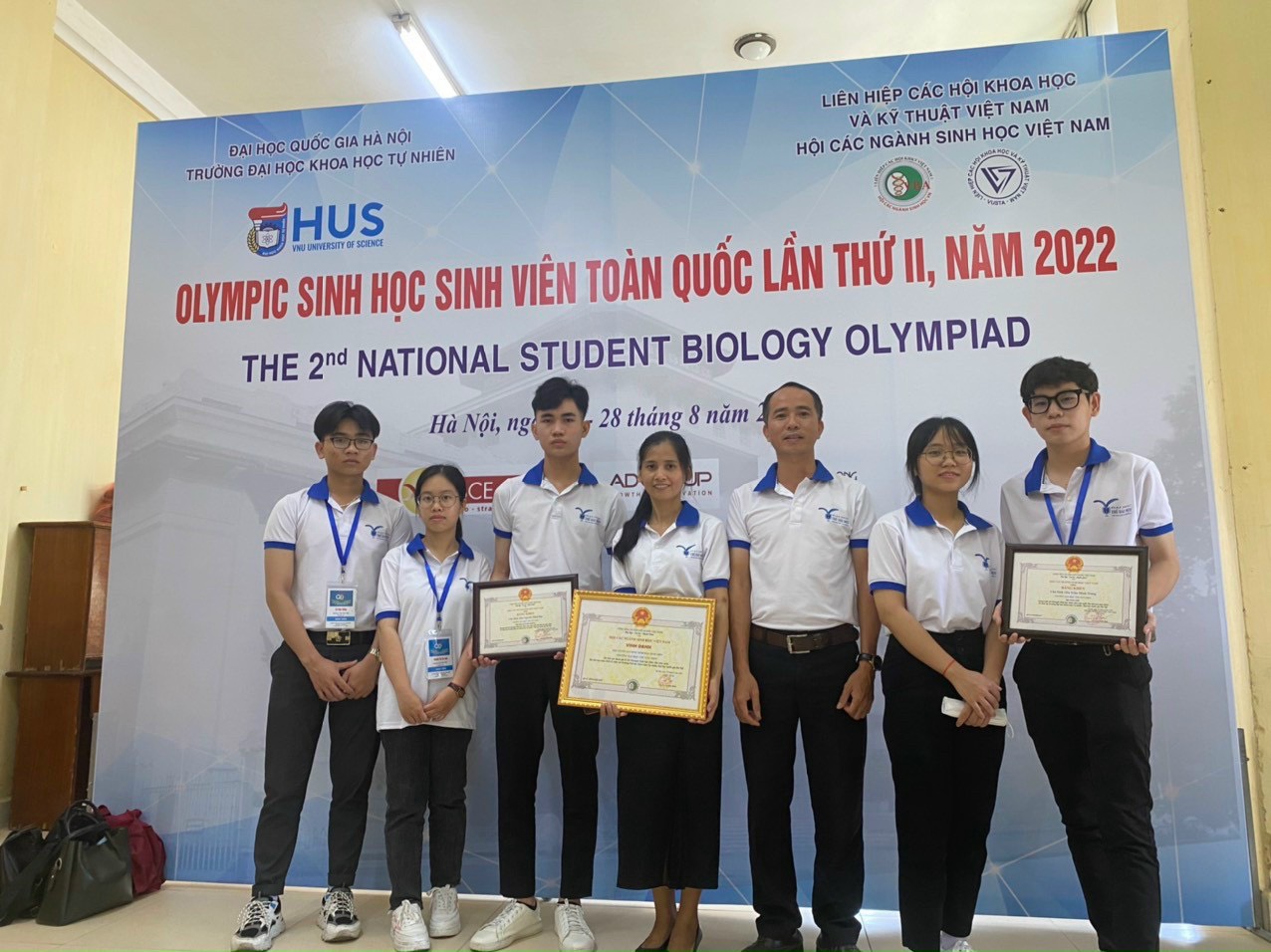 Đạt 01 giải nhì và 01 giải khuyến khích tại Cuộc thi Olympic Sinh học